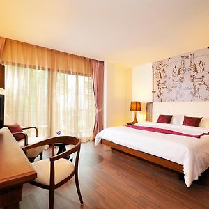 Kamer met een King Size Bed op de Hoek